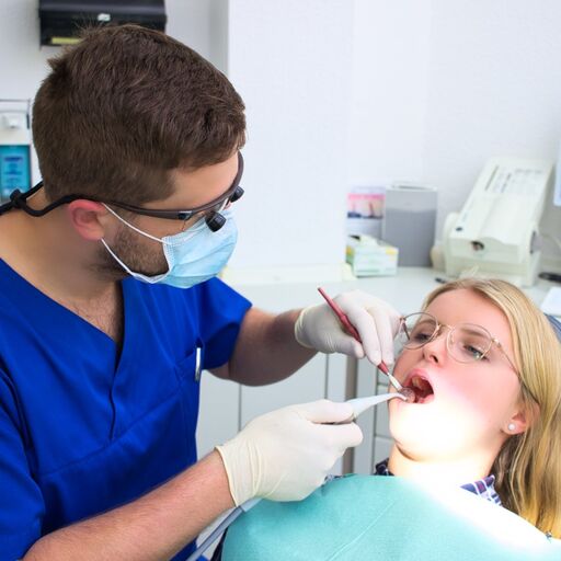 Behandlung bei den Zahnärzten Weiler