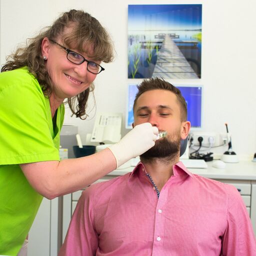 Behandlung bei den Zahnärzten Weiler