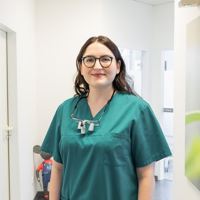 Zahnärztin Dalit Nikomarova