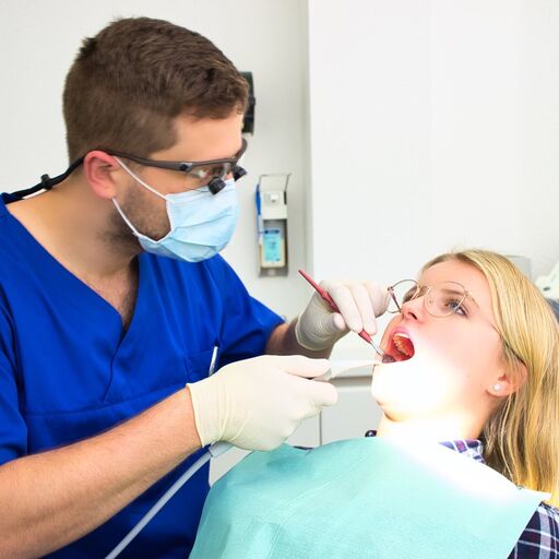 Behandlung bei den Zahnärzten Weiler